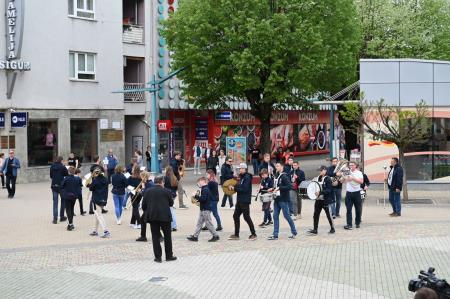 Parada po Bihaću - figurativno korakanje